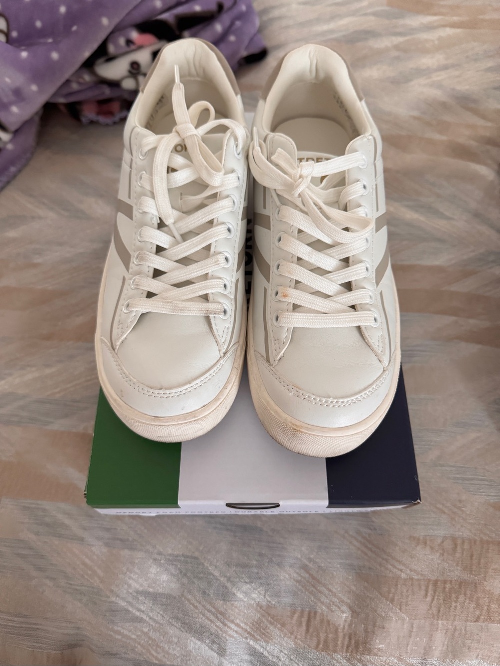 Tretorn White Leather Low-Top Sneakers with Gray Stripes